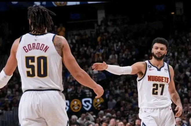 她们完全具 她们完全具